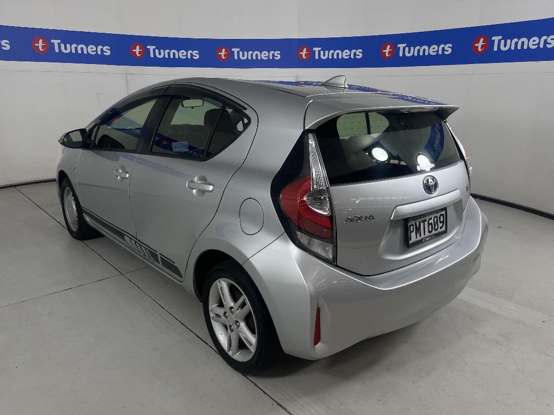 Photo '5' of Toyota Aqua Photo '5' of Toyota Aqua