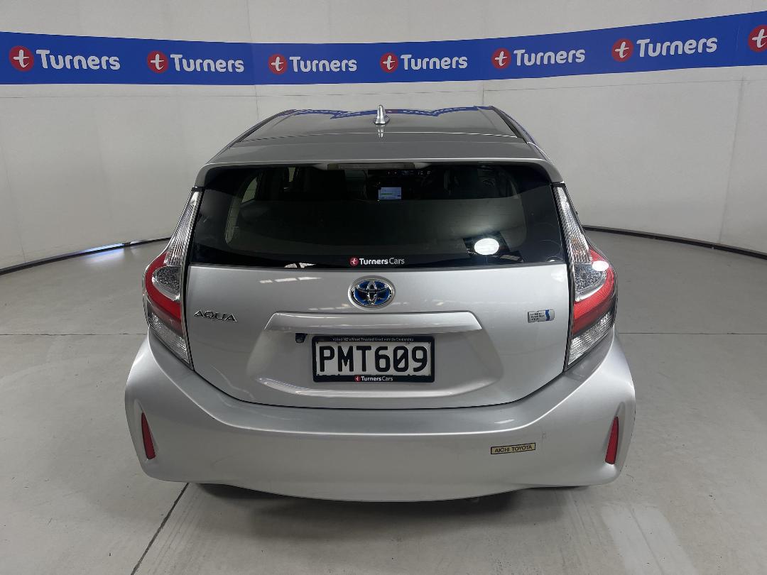 Photo '6' of Toyota Aqua Photo '6' of Toyota Aqua