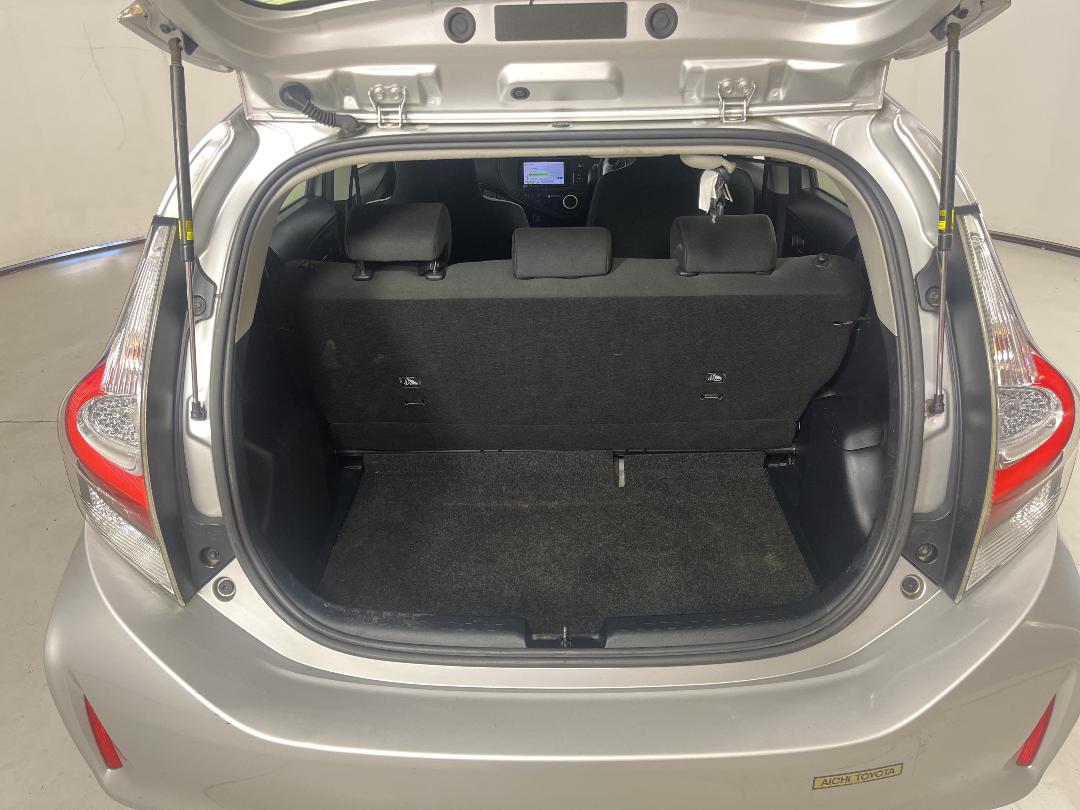 Photo '14' of Toyota Aqua Photo '14' of Toyota Aqua