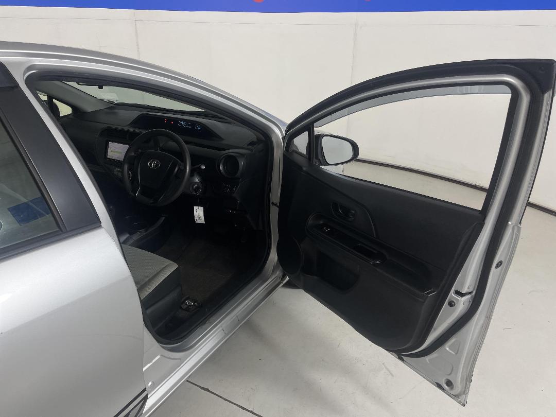 Photo '15' of Toyota Aqua Photo '15' of Toyota Aqua