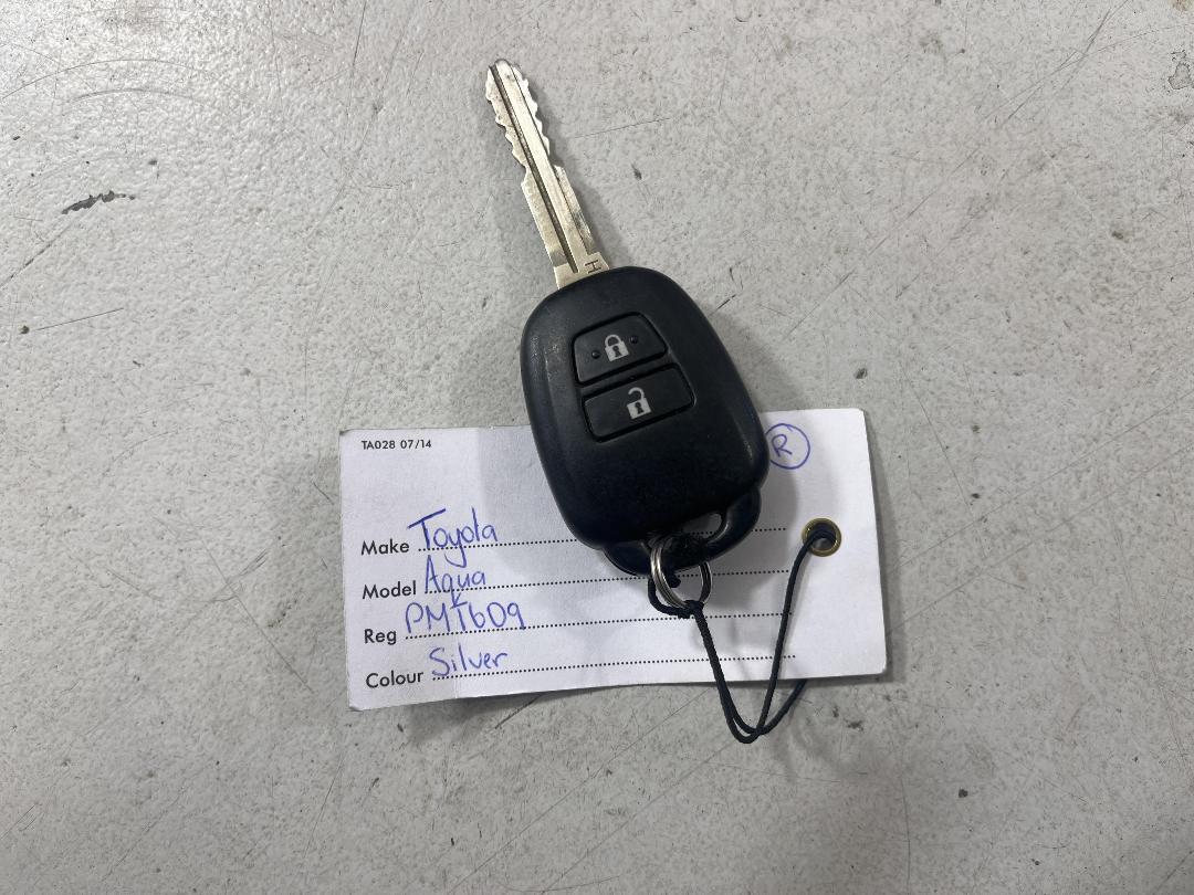 Photo '22' of Toyota Aqua Photo '22' of Toyota Aqua