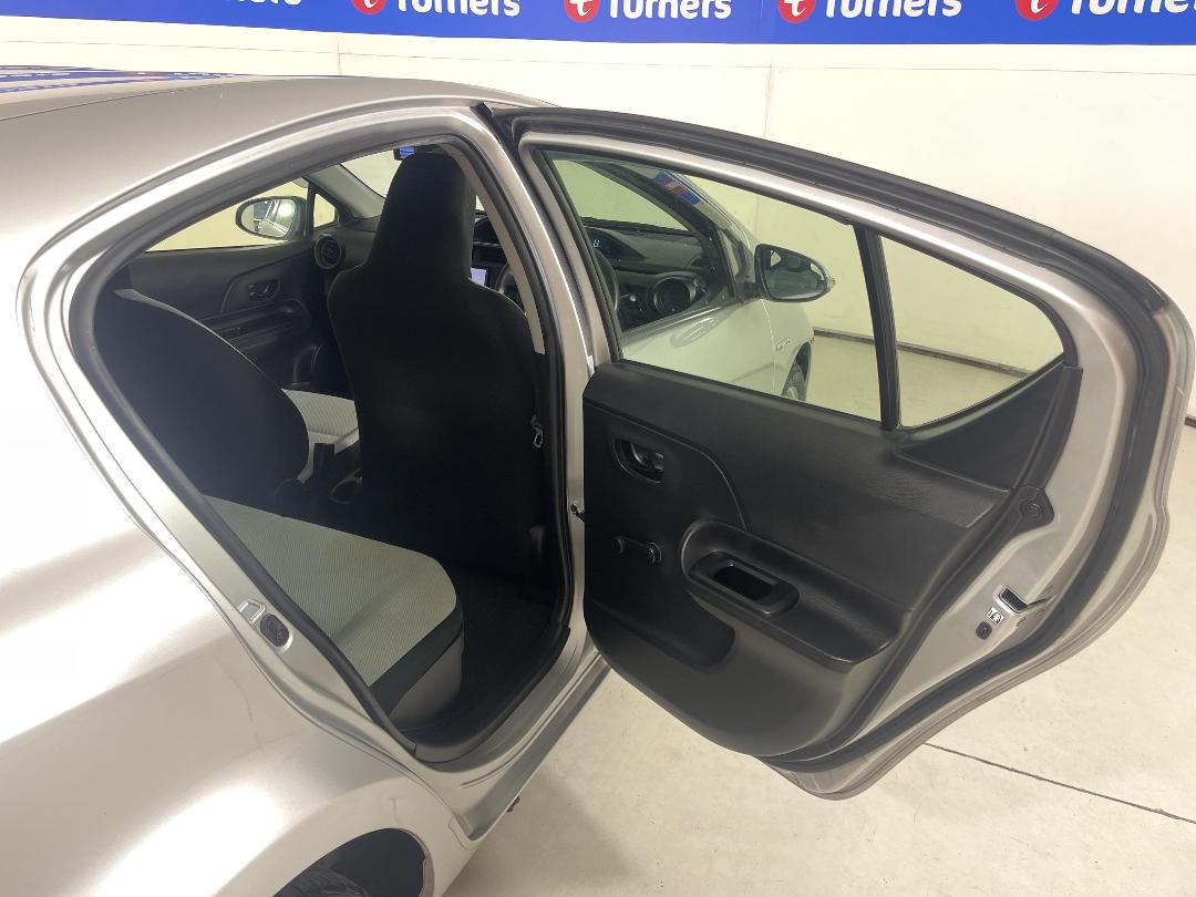 Photo '19' of Toyota Aqua Photo '19' of Toyota Aqua