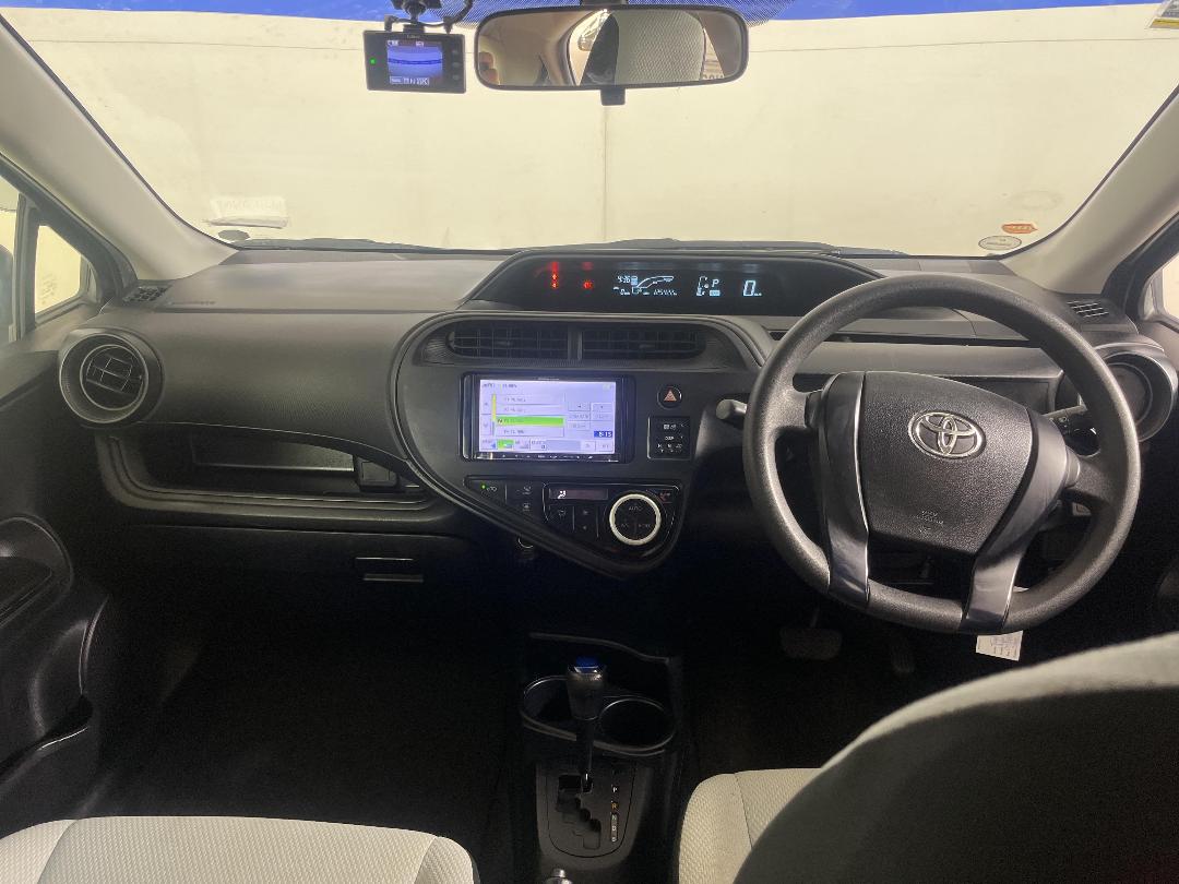 Photo '17' of Toyota Aqua Photo '17' of Toyota Aqua