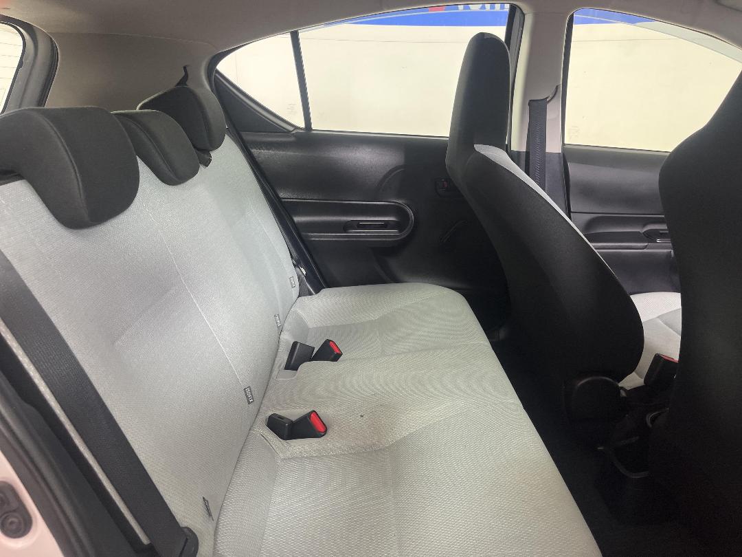 Photo '20' of Toyota Aqua Photo '20' of Toyota Aqua