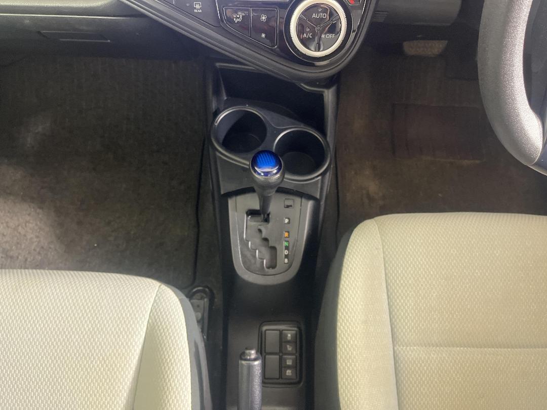 Photo '23' of Toyota Aqua Photo '23' of Toyota Aqua