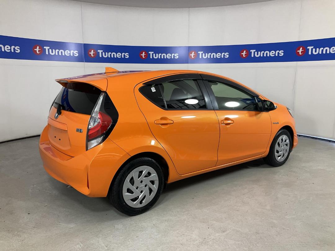 Photo '7' of Toyota Aqua Photo '7' of Toyota Aqua