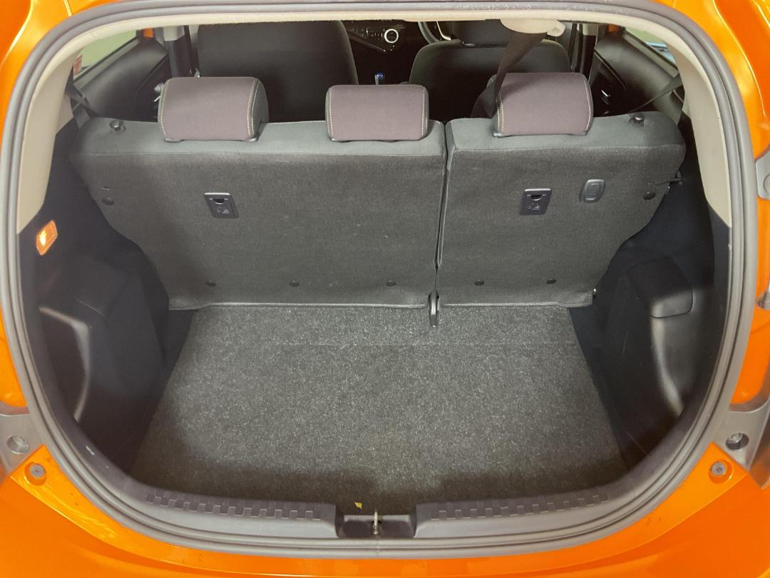 Photo '14' of Toyota Aqua Photo '14' of Toyota Aqua