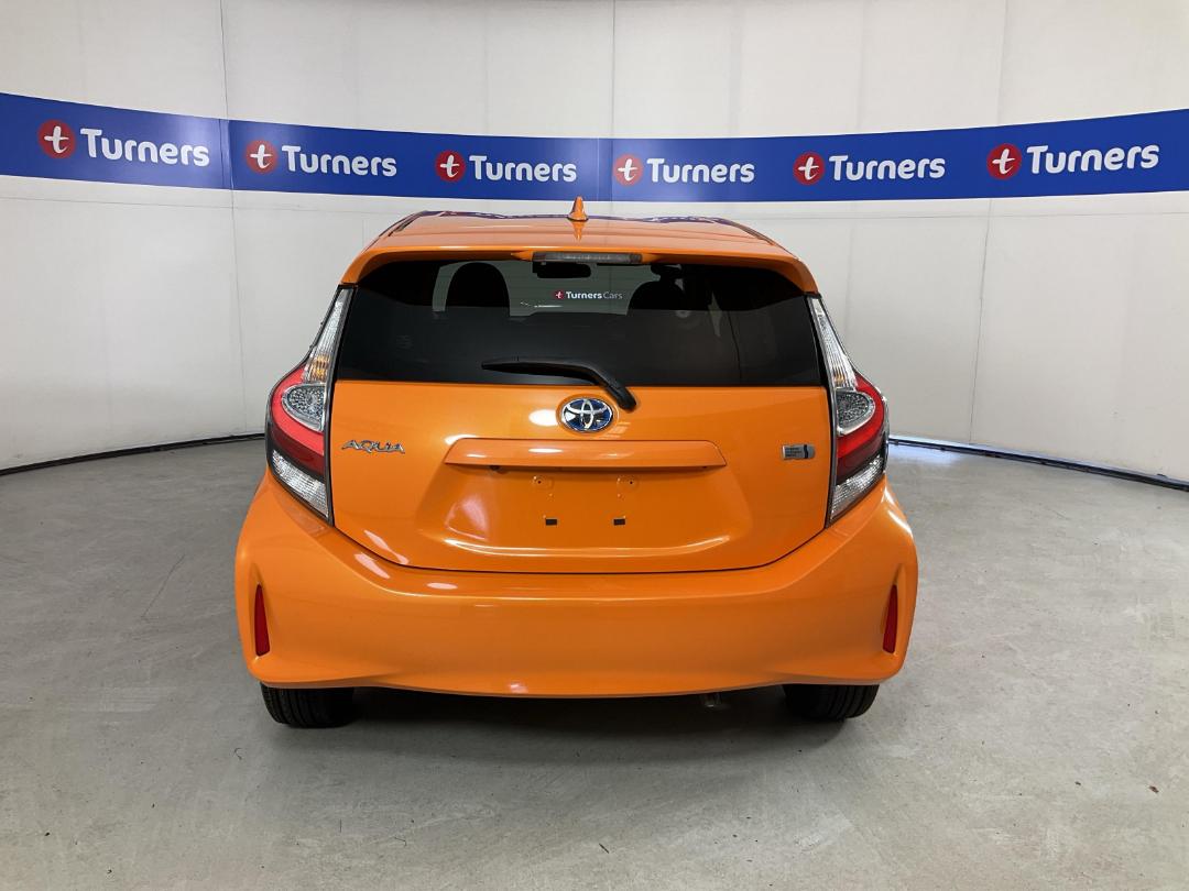 Photo '6' of Toyota Aqua Photo '6' of Toyota Aqua