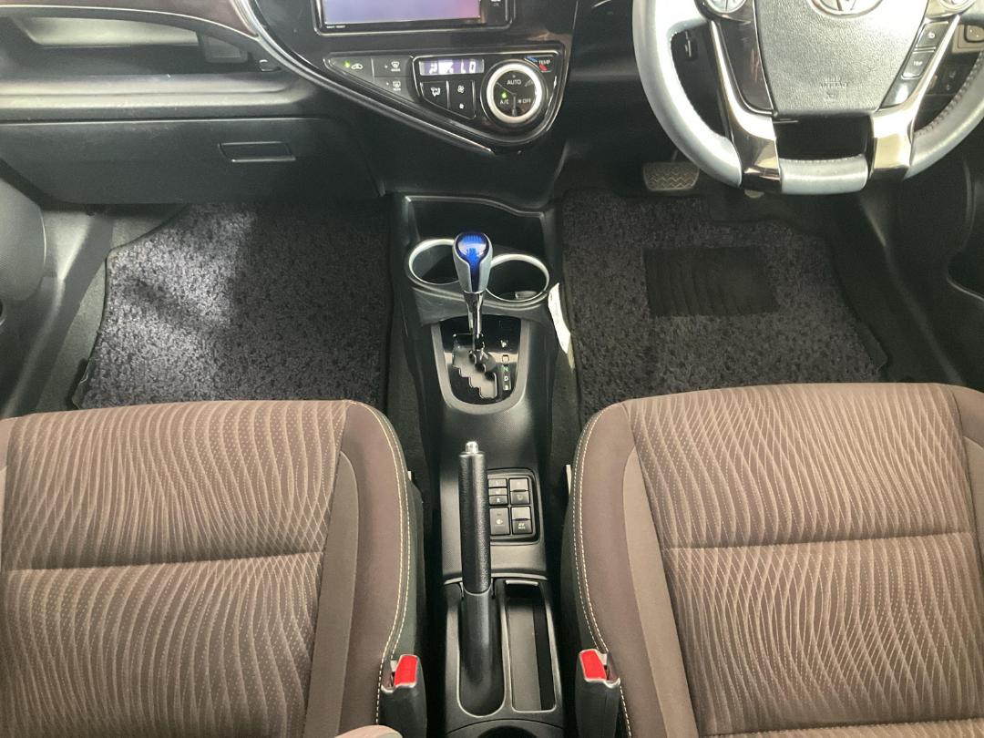 Photo '18' of Toyota Aqua Photo '18' of Toyota Aqua