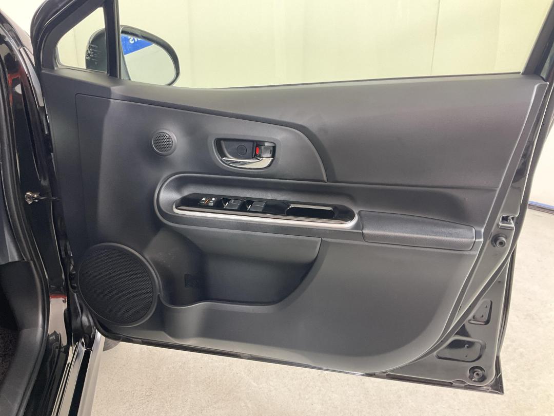 Photo '15' of Toyota Aqua Photo '15' of Toyota Aqua