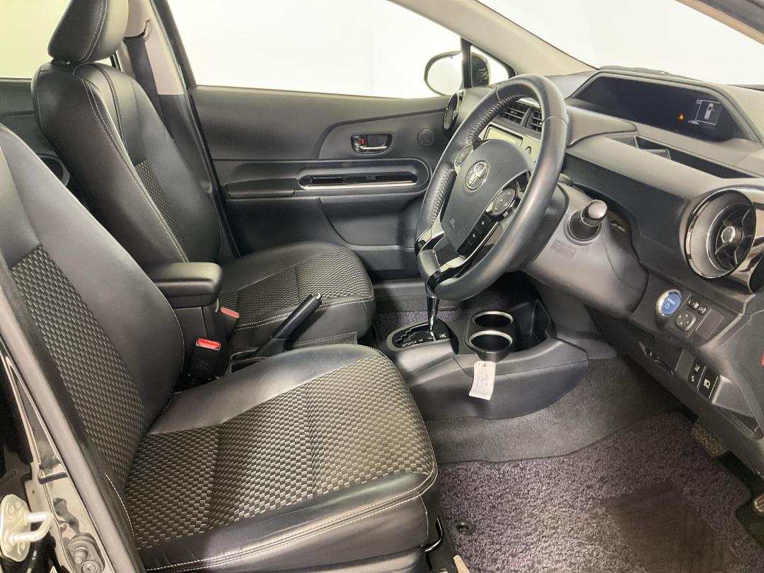 Photo '16' of Toyota Aqua Photo '16' of Toyota Aqua