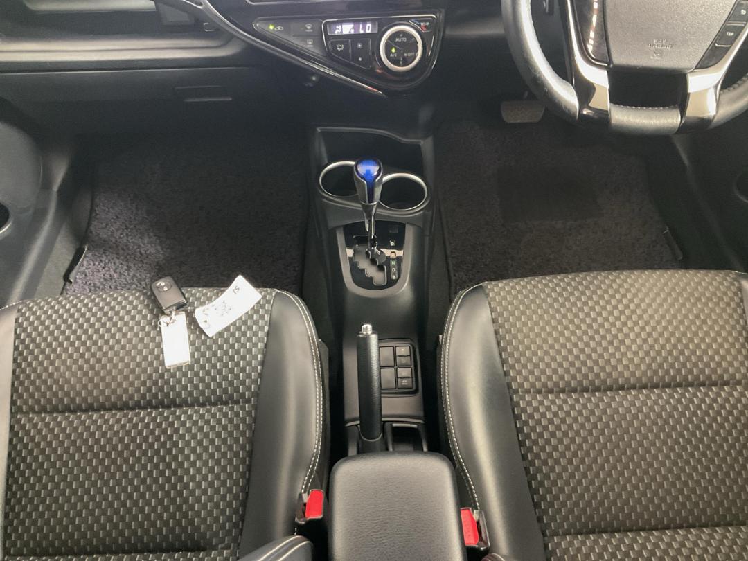 Photo '18' of Toyota Aqua Photo '18' of Toyota Aqua