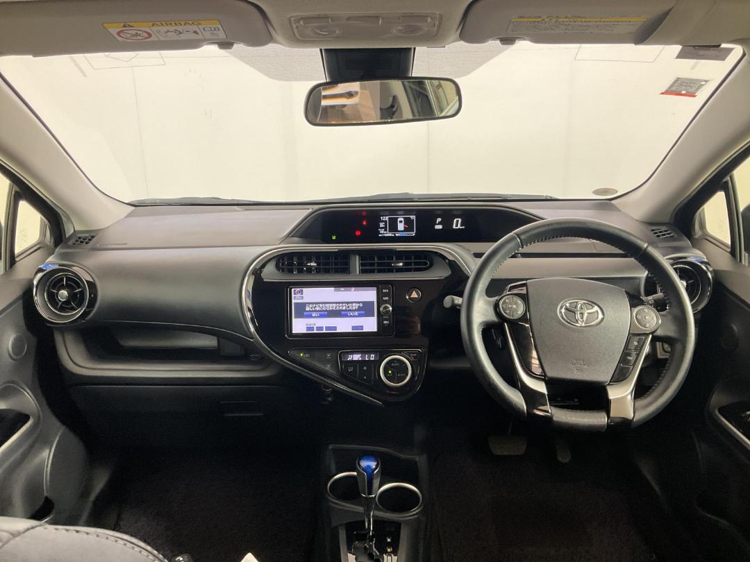 Photo '17' of Toyota Aqua Photo '17' of Toyota Aqua