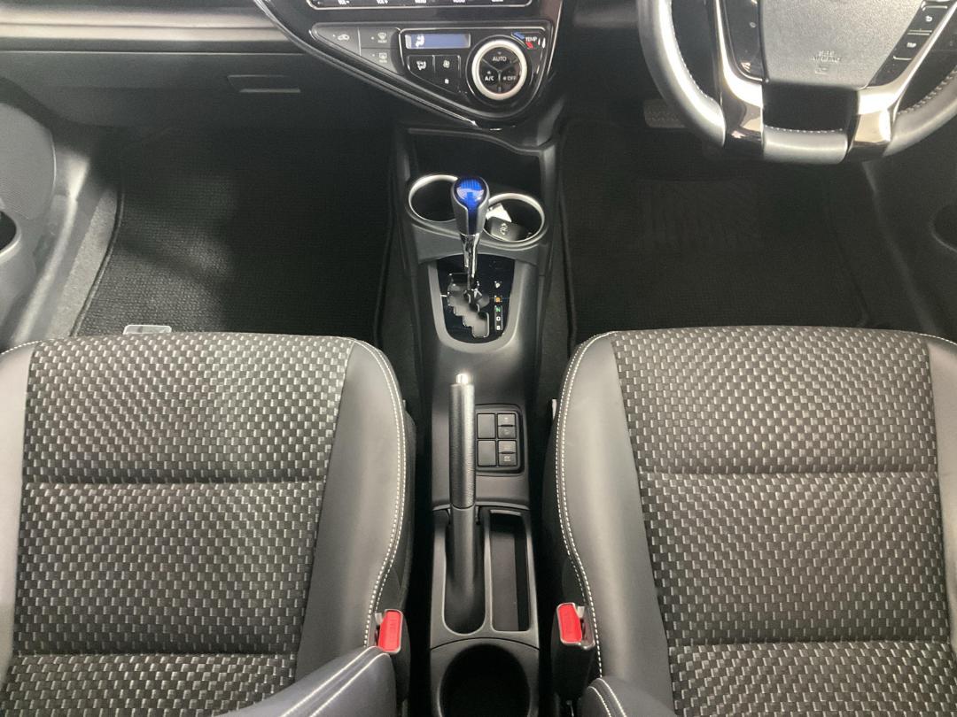 Photo '18' of Toyota Aqua Photo '18' of Toyota Aqua