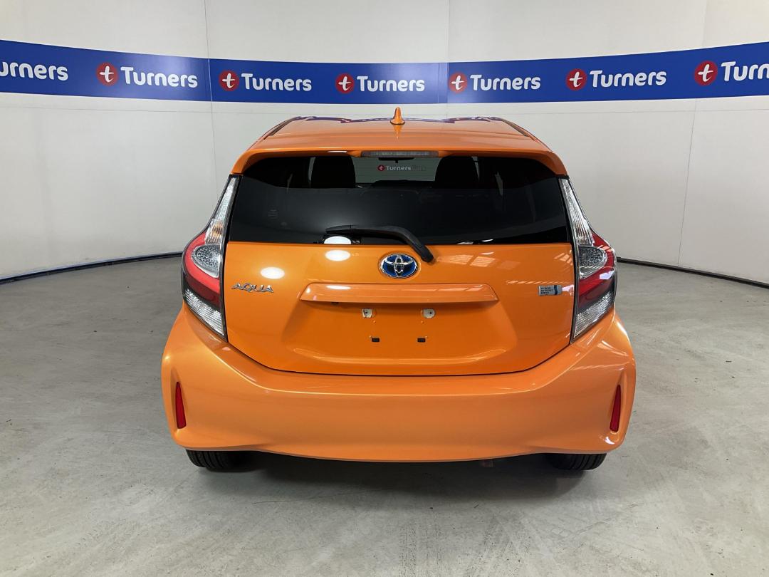 Photo '6' of Toyota Aqua Photo '6' of Toyota Aqua