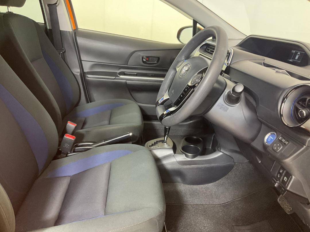 Photo '16' of Toyota Aqua Photo '16' of Toyota Aqua