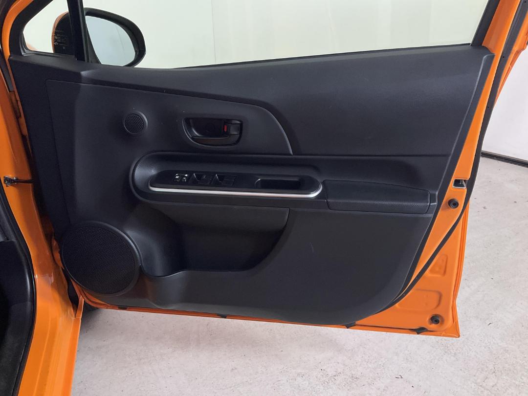 Photo '15' of Toyota Aqua Photo '15' of Toyota Aqua