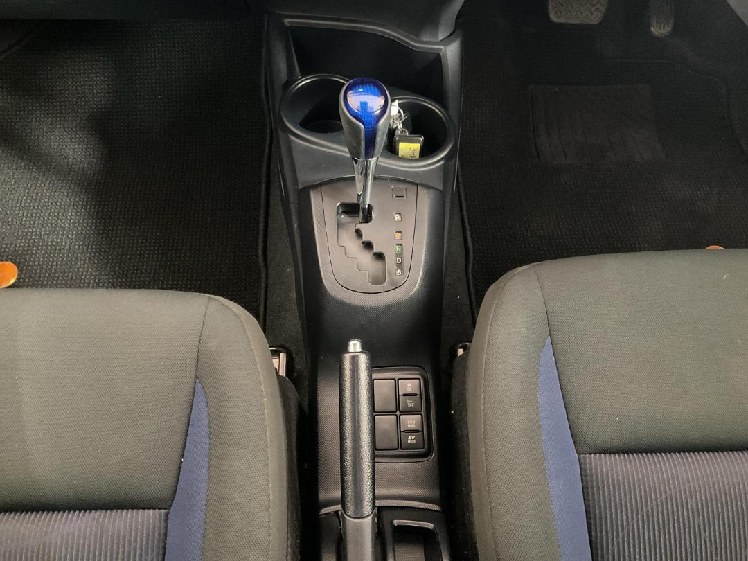 Photo '18' of Toyota Aqua Photo '18' of Toyota Aqua