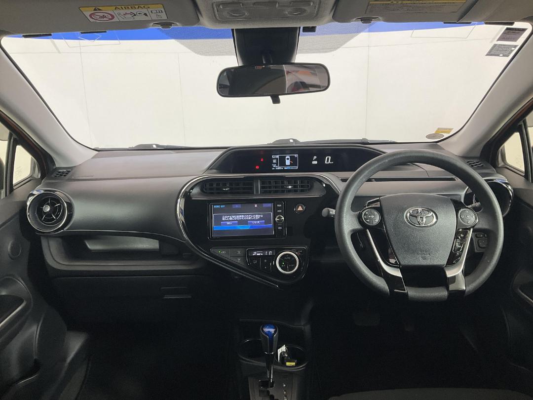 Photo '17' of Toyota Aqua Photo '17' of Toyota Aqua