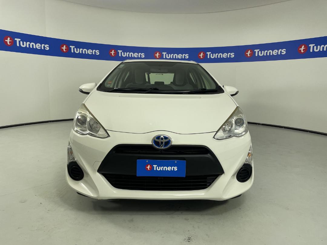 Photo '2' of Toyota Aqua Photo '2' of Toyota Aqua