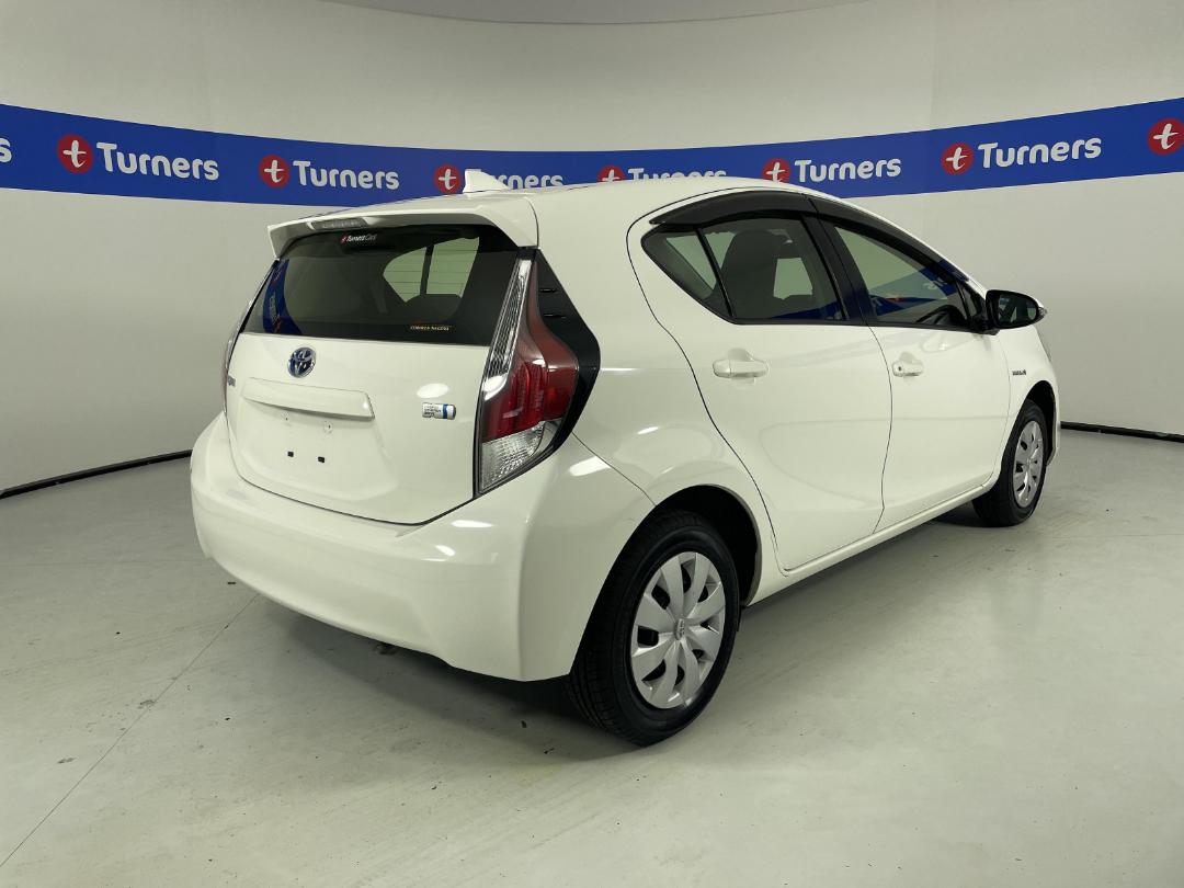 Photo '7' of Toyota Aqua Photo '7' of Toyota Aqua