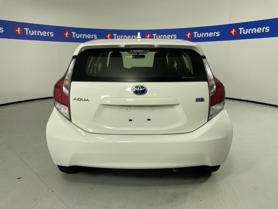 Photo '6' of Toyota Aqua Photo '6' of Toyota Aqua