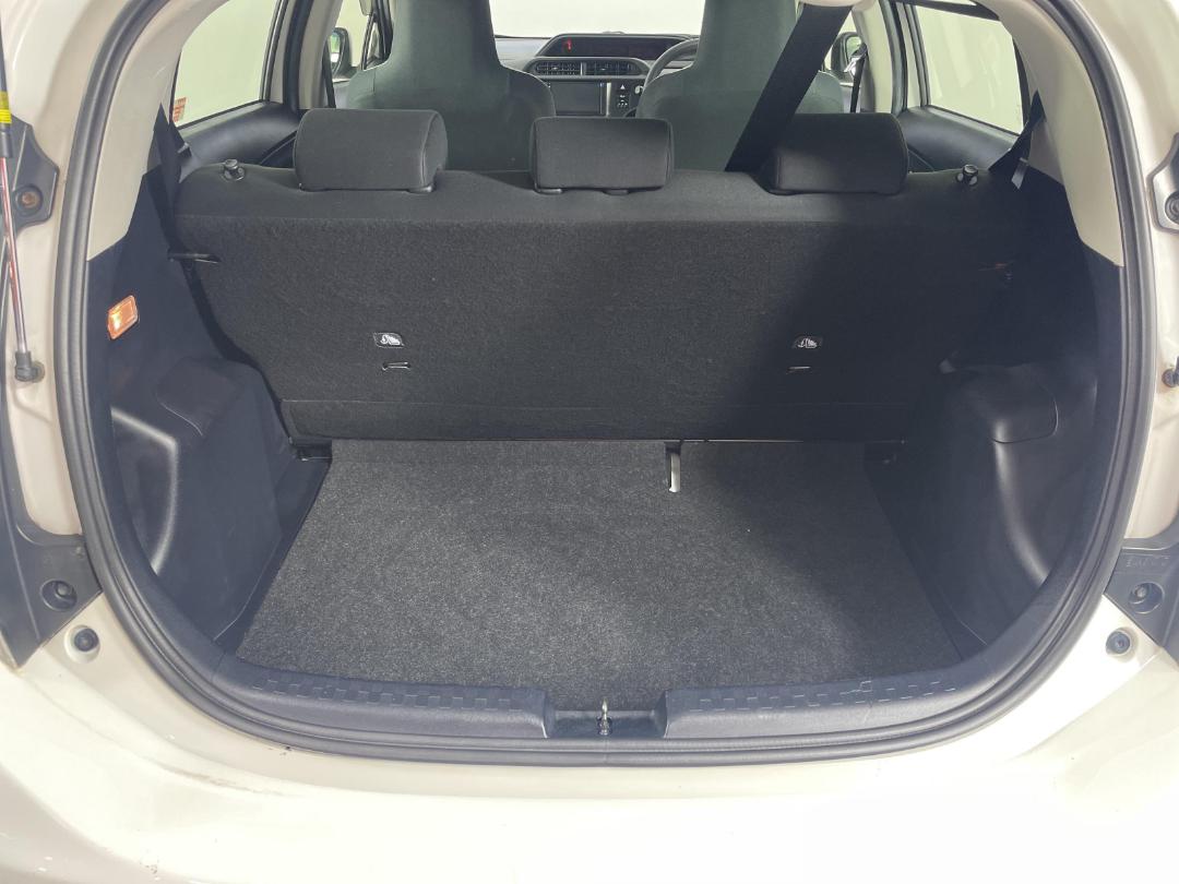 Photo '14' of Toyota Aqua Photo '14' of Toyota Aqua