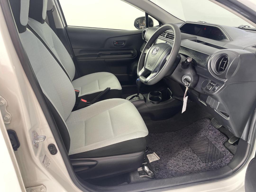 Photo '16' of Toyota Aqua Photo '16' of Toyota Aqua