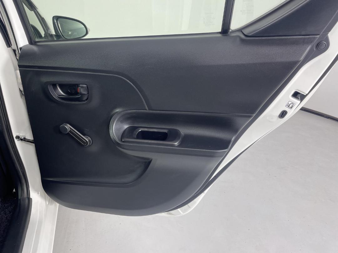 Photo '19' of Toyota Aqua Photo '19' of Toyota Aqua