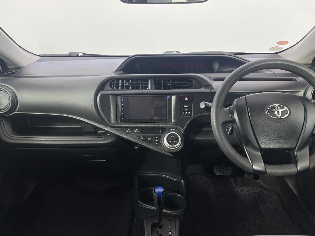 Photo '17' of Toyota Aqua Photo '17' of Toyota Aqua