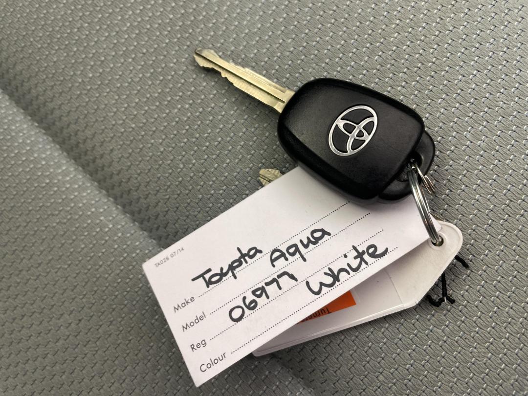 Photo '22' of Toyota Aqua Photo '22' of Toyota Aqua