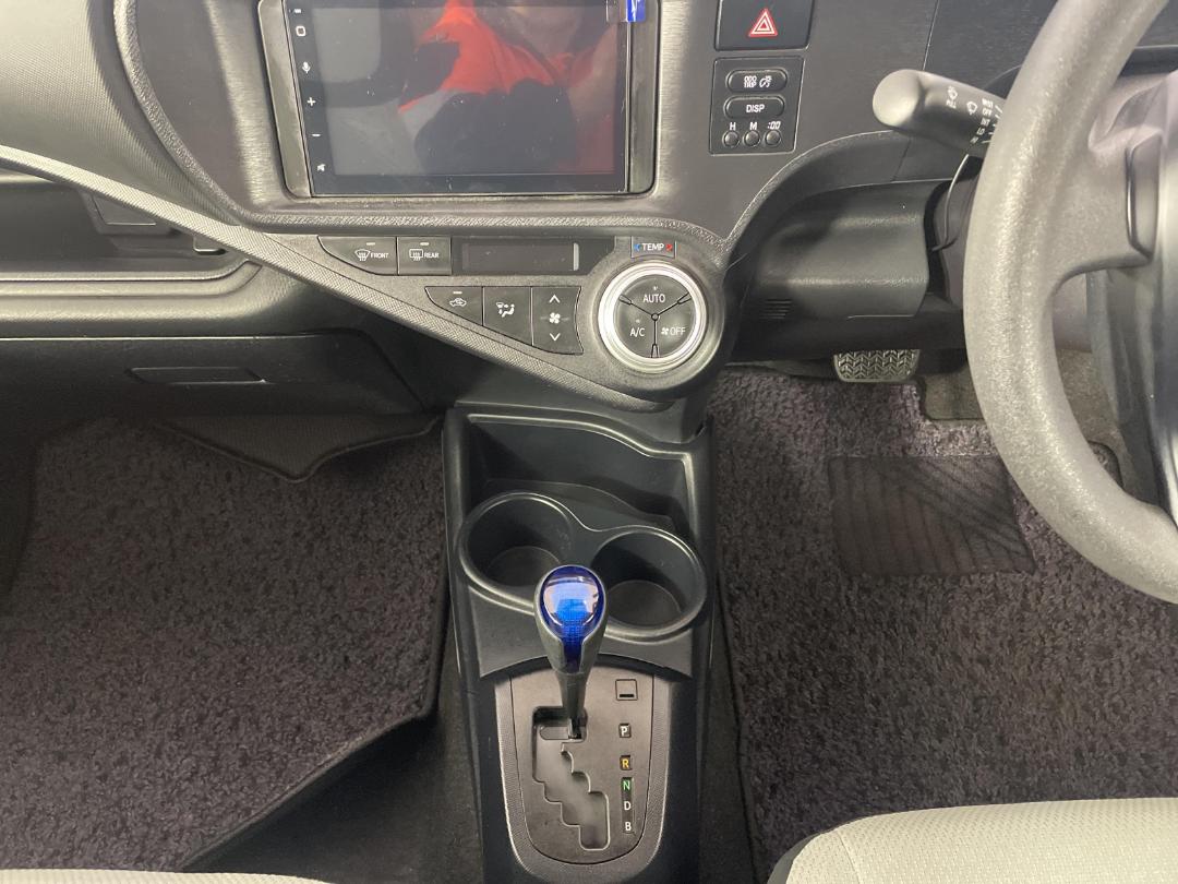 Photo '18' of Toyota Aqua Photo '18' of Toyota Aqua