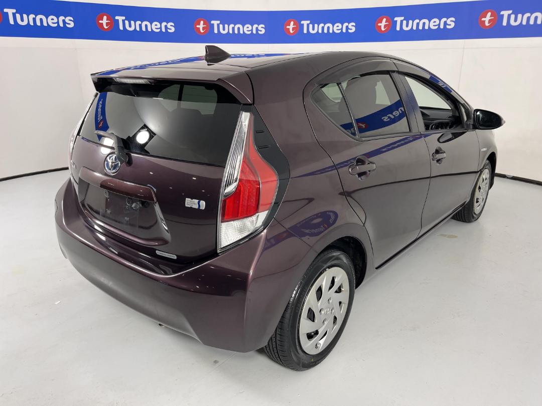 Photo '7' of Toyota Aqua Photo '7' of Toyota Aqua