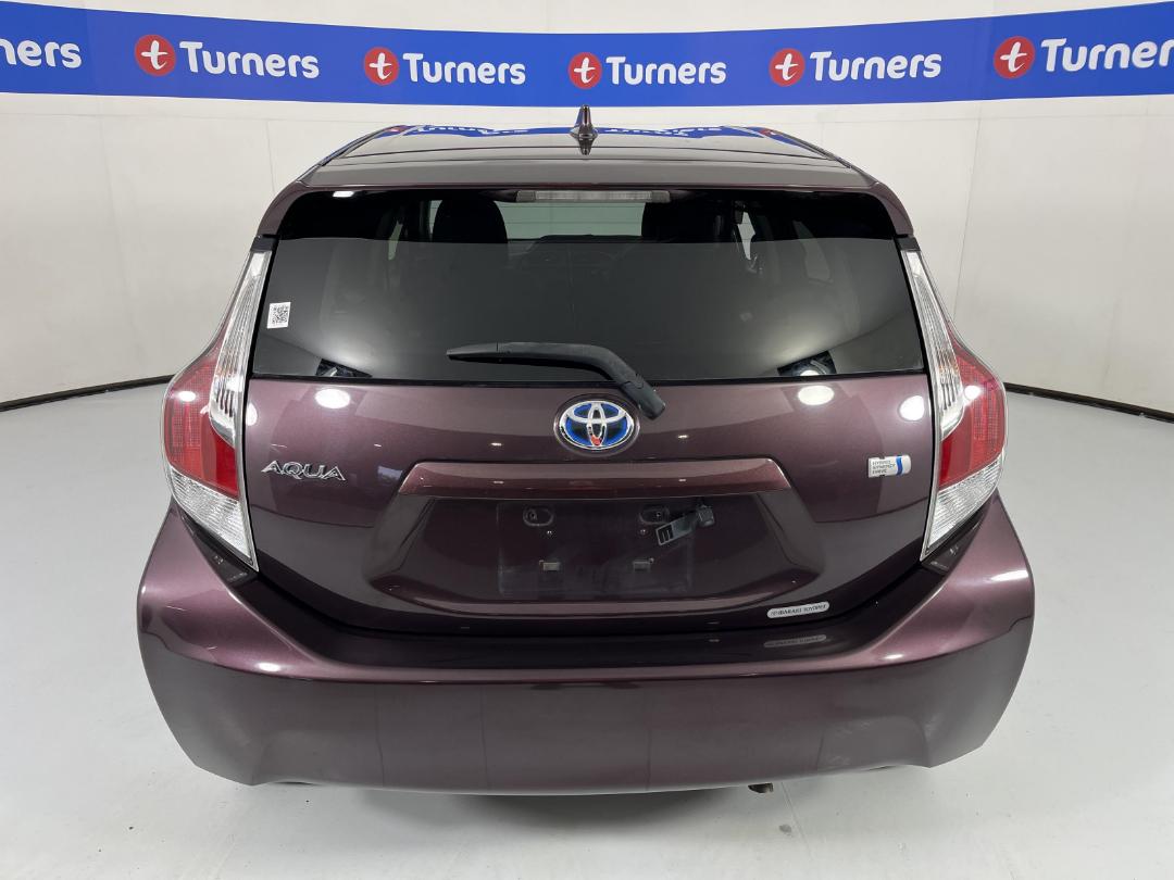 Photo '6' of Toyota Aqua Photo '6' of Toyota Aqua