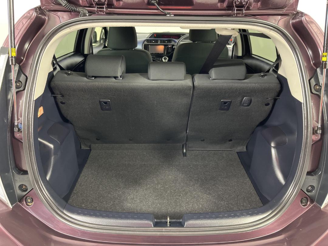 Photo '14' of Toyota Aqua Photo '14' of Toyota Aqua