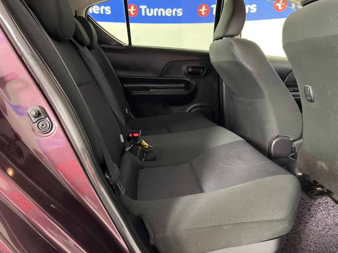 Photo '20' of Toyota Aqua Photo '20' of Toyota Aqua