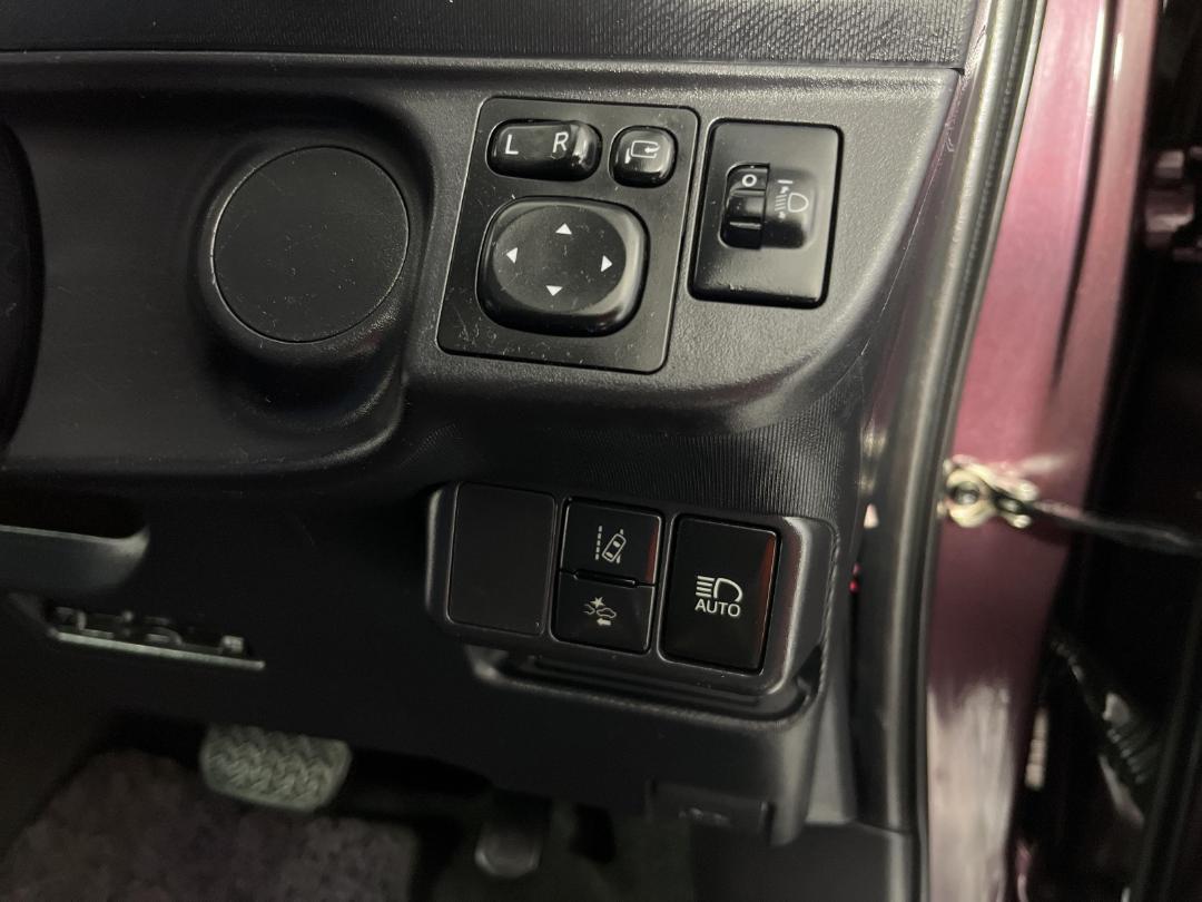 Photo '25' of Toyota Aqua Photo '25' of Toyota Aqua