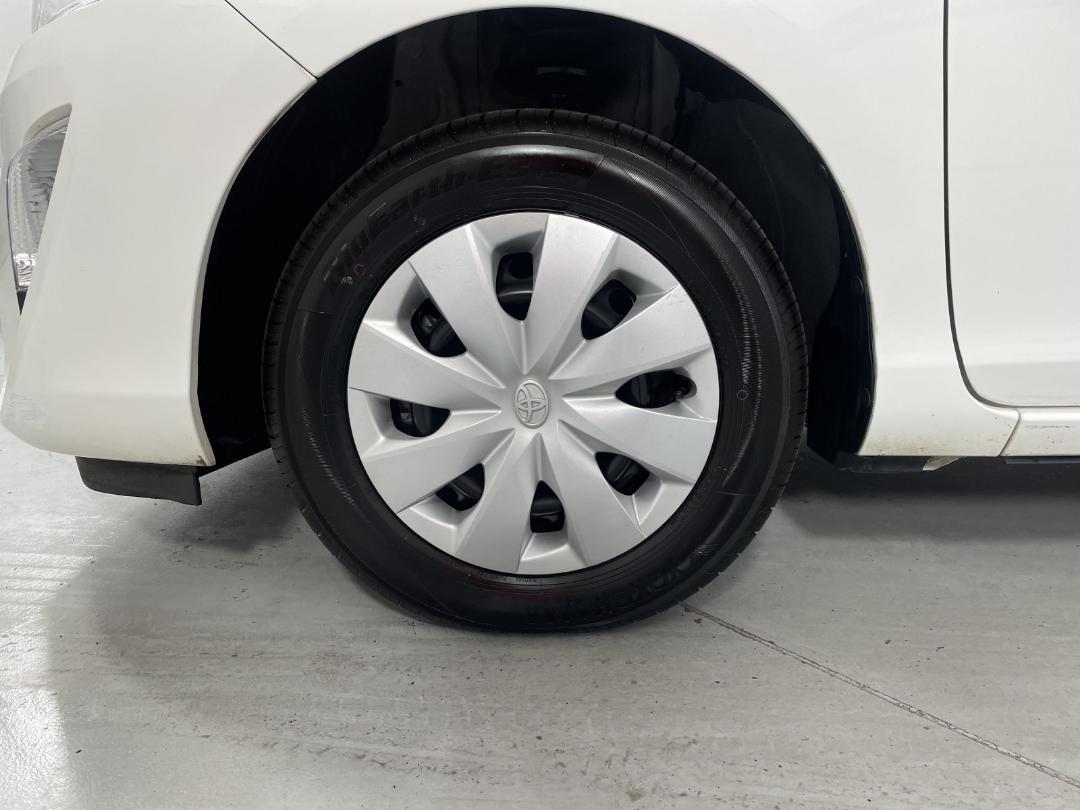 Photo '10' of Toyota Aqua Photo '10' of Toyota Aqua