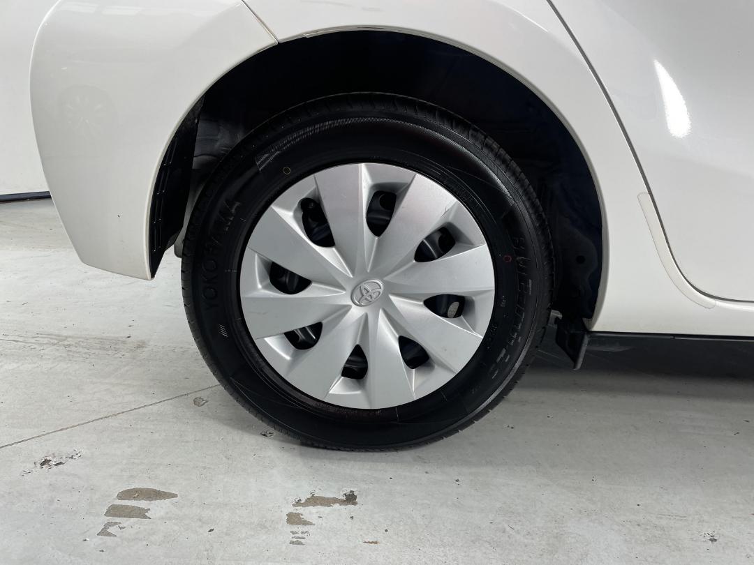 Photo '12' of Toyota Aqua Photo '12' of Toyota Aqua