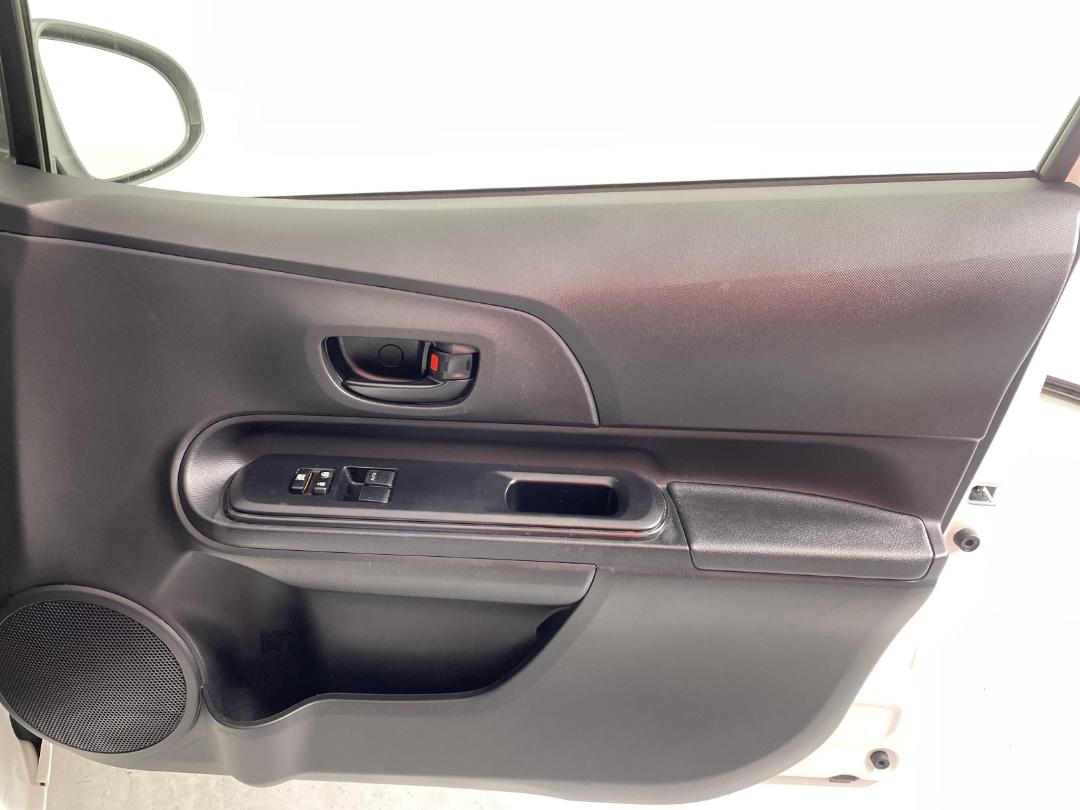 Photo '15' of Toyota Aqua Photo '15' of Toyota Aqua