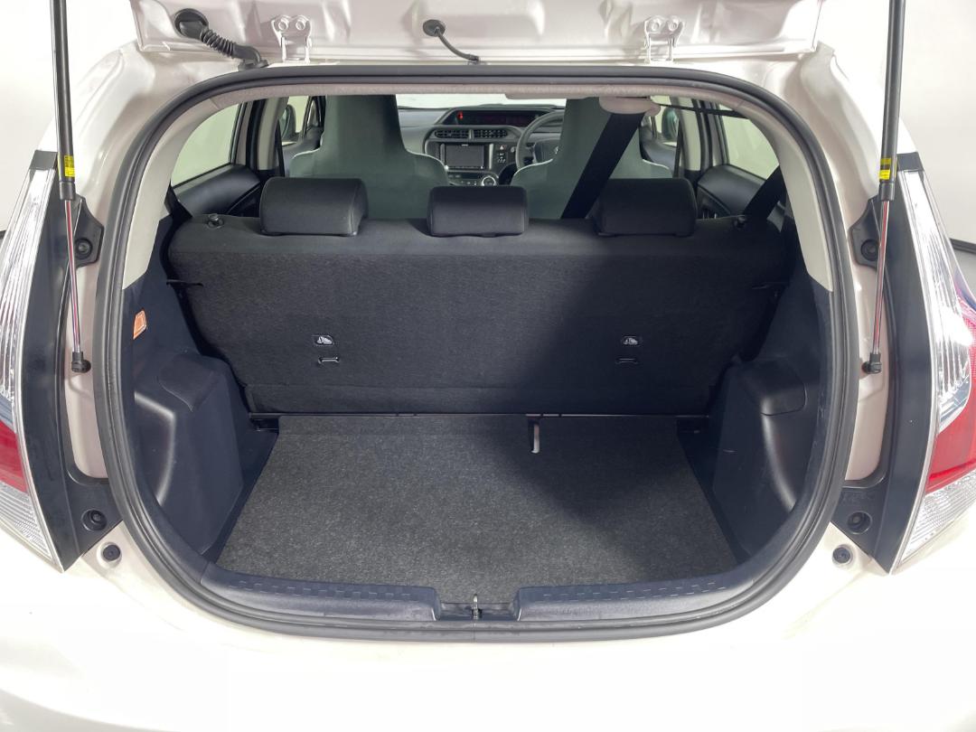 Photo '14' of Toyota Aqua Photo '14' of Toyota Aqua