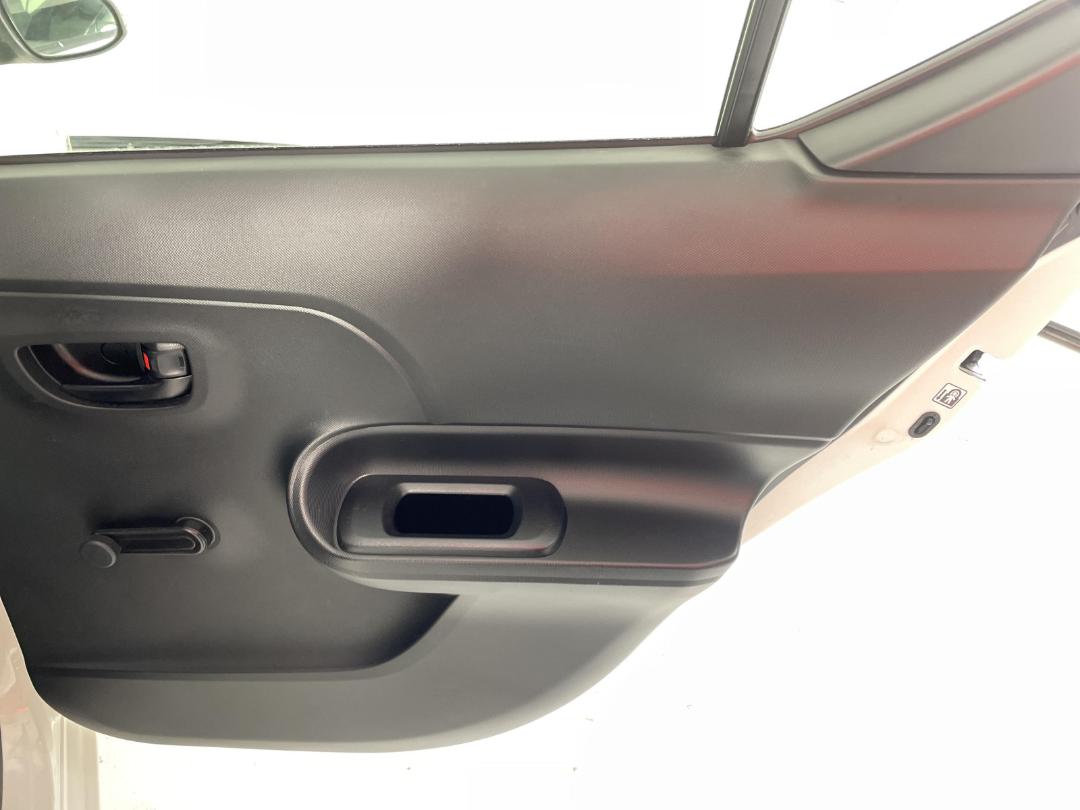 Photo '19' of Toyota Aqua Photo '19' of Toyota Aqua