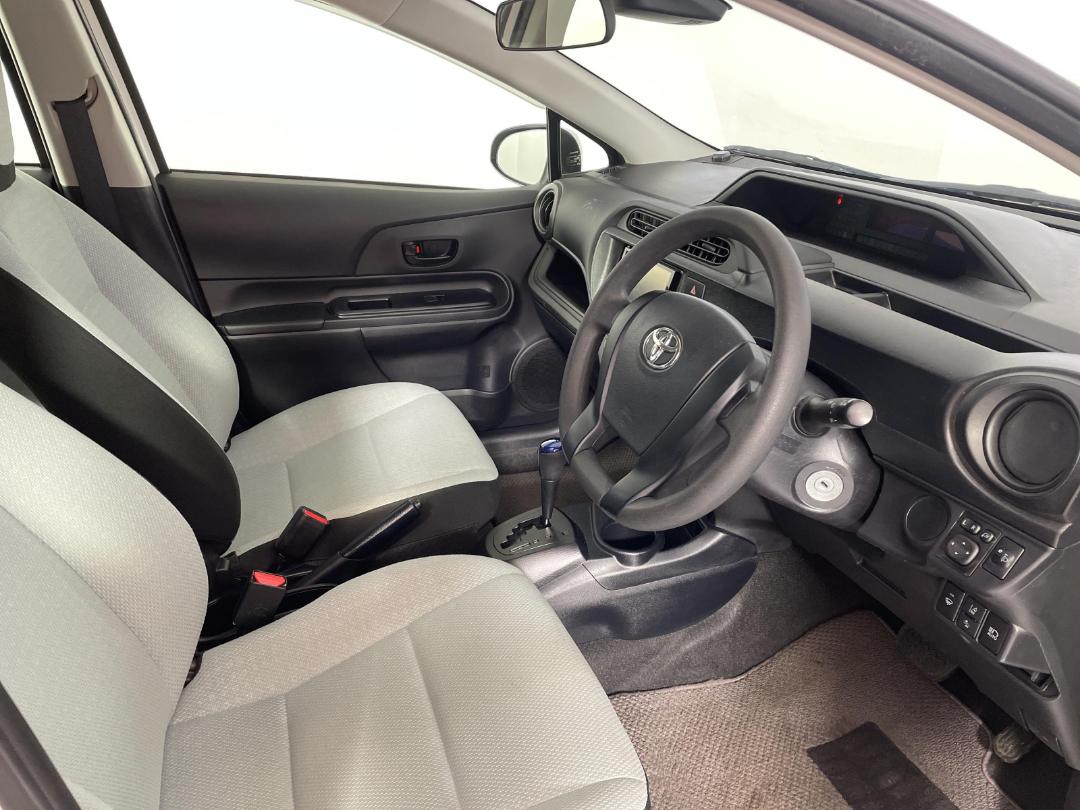 Photo '16' of Toyota Aqua Photo '16' of Toyota Aqua