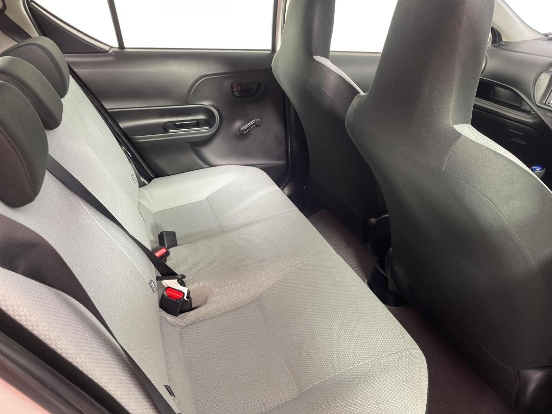 Photo '20' of Toyota Aqua Photo '20' of Toyota Aqua