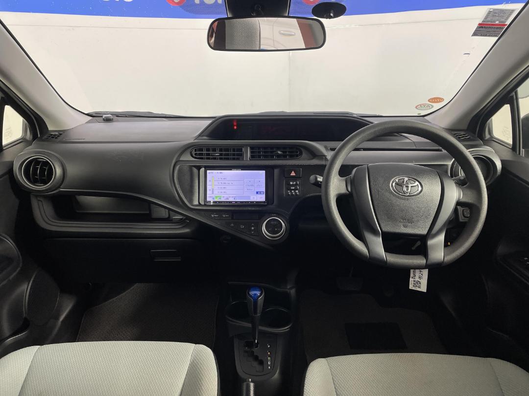 Photo '17' of Toyota Aqua Photo '17' of Toyota Aqua