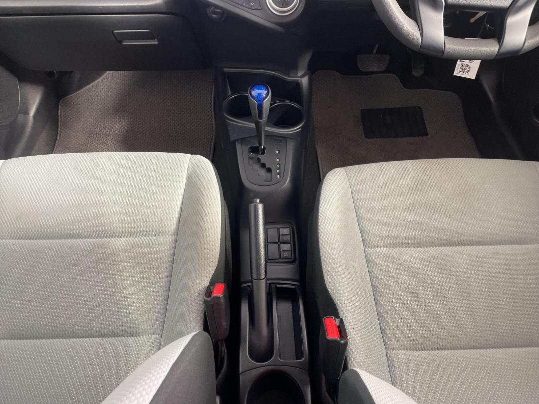 Photo '18' of Toyota Aqua Photo '18' of Toyota Aqua