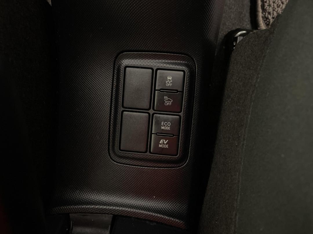 Photo '26' of Toyota Aqua Photo '26' of Toyota Aqua