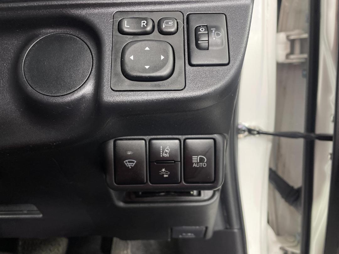 Photo '25' of Toyota Aqua Photo '25' of Toyota Aqua