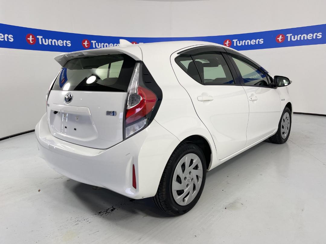 Photo '7' of Toyota Aqua Photo '7' of Toyota Aqua