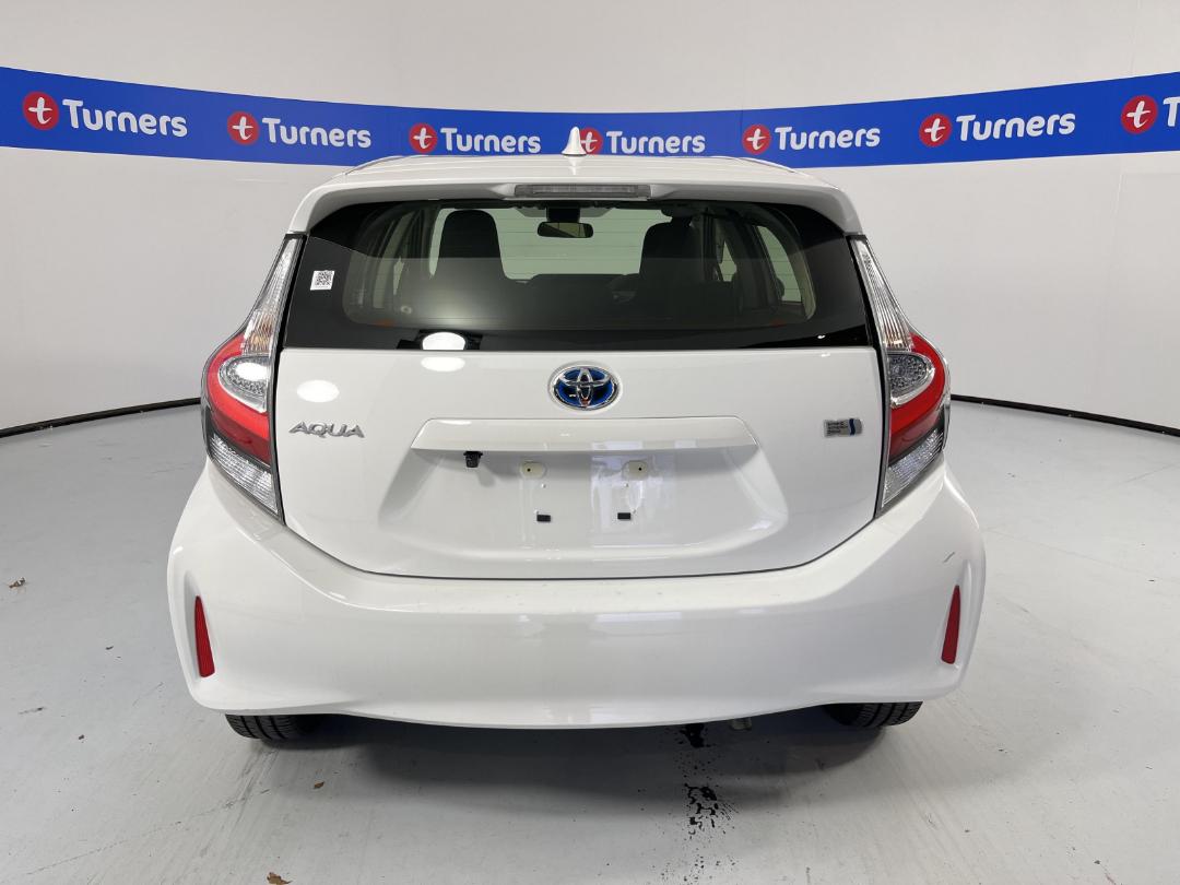 Photo '6' of Toyota Aqua Photo '6' of Toyota Aqua